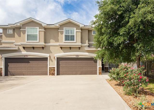 Property at 111 Fleetwood Dr, Victoria, TX 77901, 3 beds, 2.5 baths