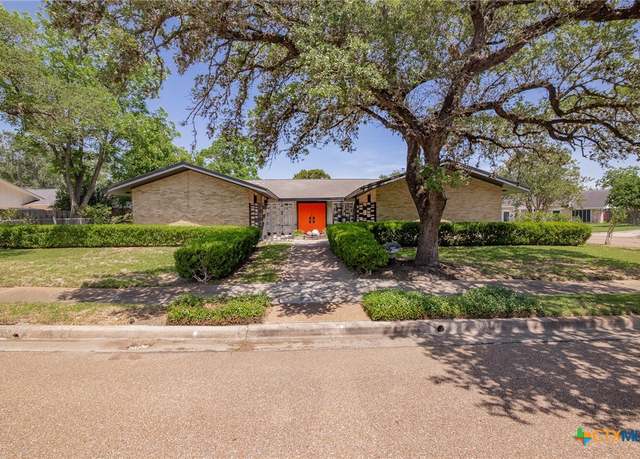 Property at 2506 Bon Aire Ave, Victoria, TX 77901, 4 beds, 2.5 baths