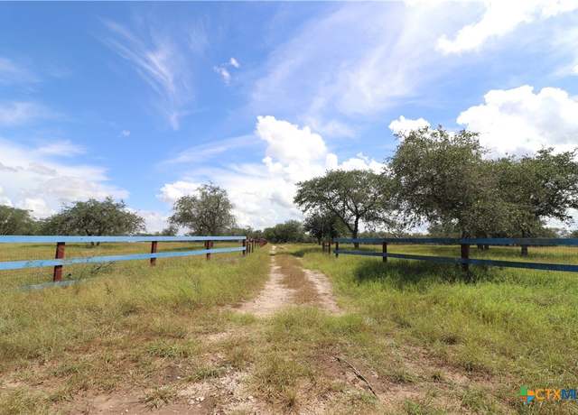 Property at 86 Oak Creek Ranch Rd, Berclair, TX 78107
