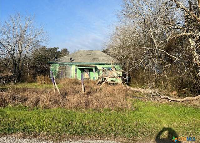 Property at 109 Horseshoe Bnd, Goliad, TX 77963