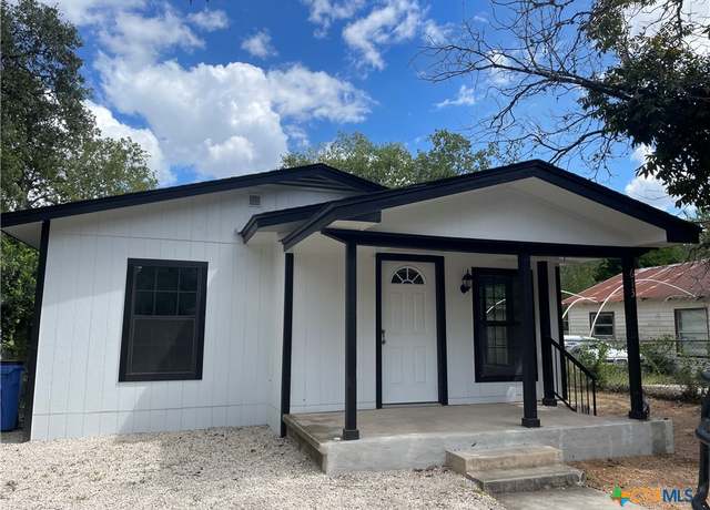 Property at 613 S Saunders St, Seguin, TX 78155, 2 beds, 2 baths