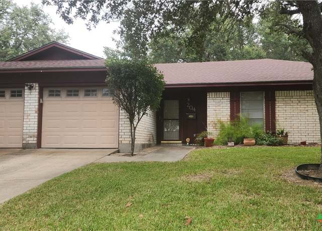 Property at 204 Cherokee Ln, Victoria, TX 77901, 3 beds, 2 baths