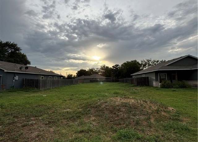 Property at 612 Briggs St, Lampasas, TX 76550