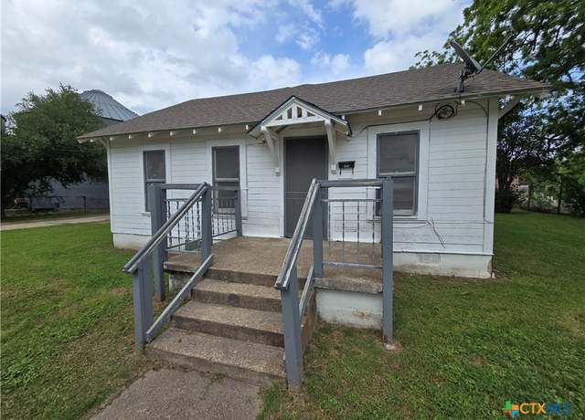 Property at 320 Commerce St, Marlin, TX 76661, 3 beds, 1 bath