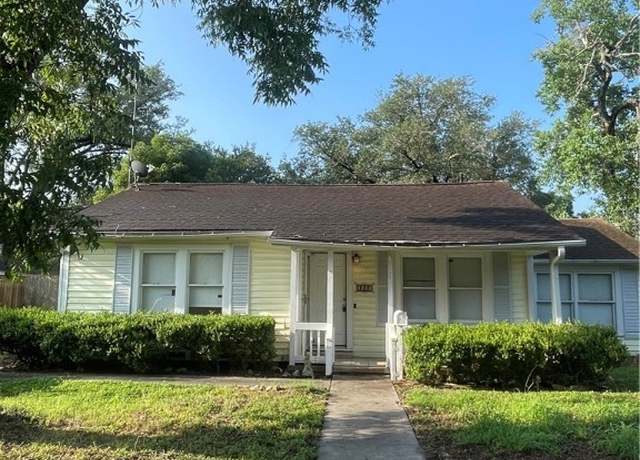 Property at 1505 E Park Ave, Victoria, TX 77901, 3 beds, 2 baths