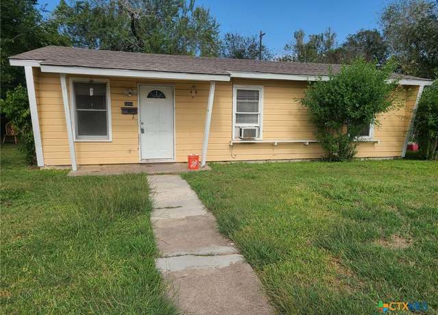 Property at 3204 Oaklawn St, Victoria, TX 77901, 3 beds, 1 bath