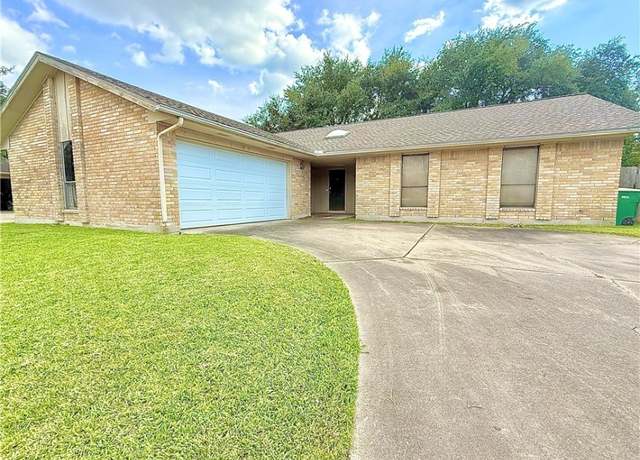 Property at 207 Navajo Dr, Victoria, TX 77904, 3 beds, 2 baths
