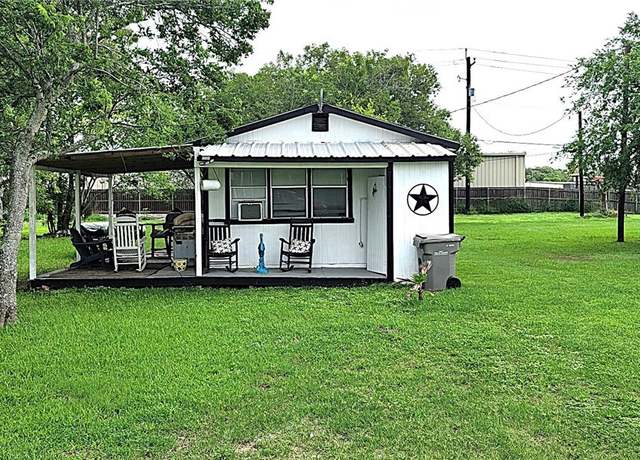 Property at 308 W Saint Louis Ave, Seadrift, TX 77983, 1 bed, 1 bath