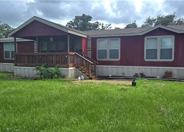 Property at 68 Fannin Oaks Rd, Victoria, TX 77905, 3 beds, 2 baths