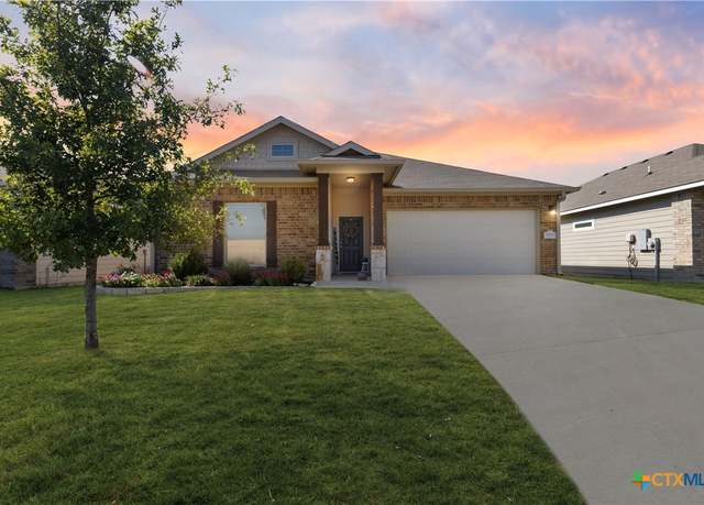 Property at 2206 Hayes St, Temple, TX 76502, 4 beds, 2 baths