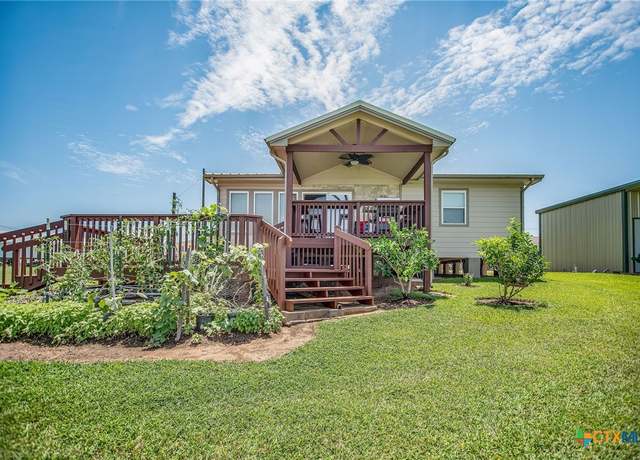 Property at 40 Sailfish Lndg, Port Lavaca, TX 77979, 2 beds, 3 baths