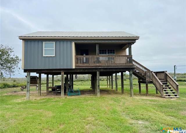 Property at 1172 Guadalupe River Rd, Port Lavaca, TX 77979, 2 beds, 1 bath