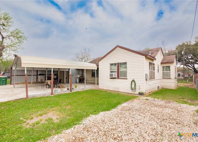 Property at 2208 E Brazos St, Victoria, TX 77901, 3 beds, 1 bath