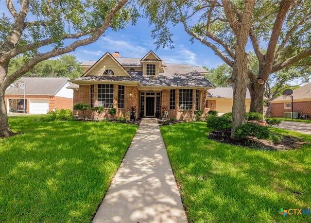 Property at 504 Masters Dr, Victoria, TX 77904, 4 beds, 3.5 baths