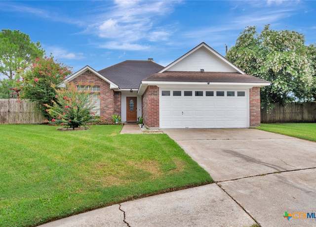 Property at 106 Hamlet Ct, Victoria, TX 77901, 3 beds, 2 baths
