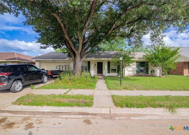 Property at 203 Yorkshire Ln, Victoria, TX 77904, 4 beds, 2 baths