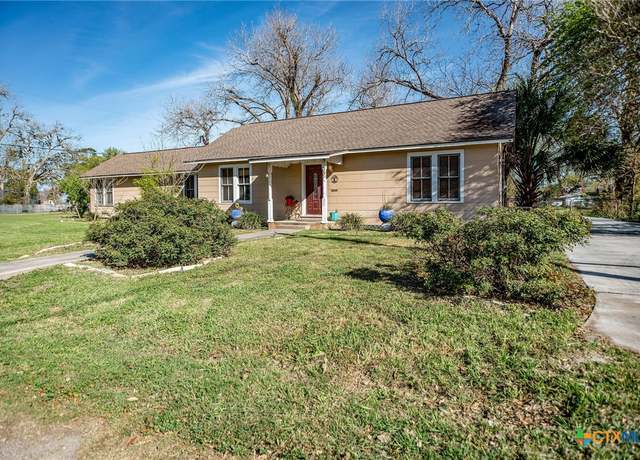Property at 206 W Trinity St, Victoria, TX 77901, 3 beds, 2 baths