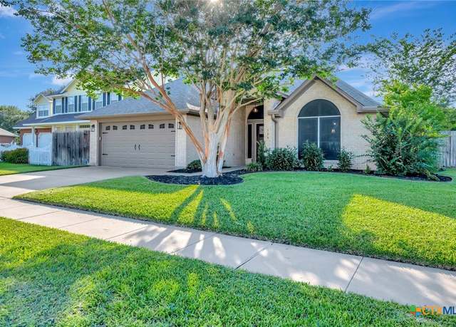 Property at 105 Legend Dr, Victoria, TX 77904, 4 beds, 2 baths