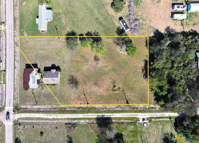 Property at 310 W Austin Ave, Seadrift, TX 77983
