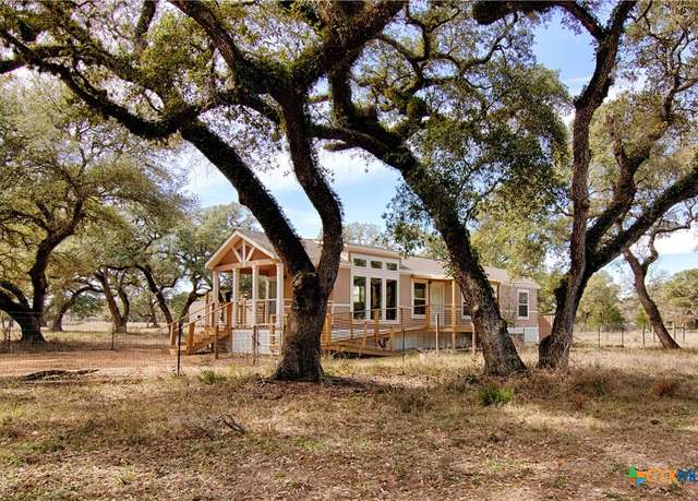 Property at 292 Private Road 1053, Hallettsville, TX 77964, 2 beds, 1 bath