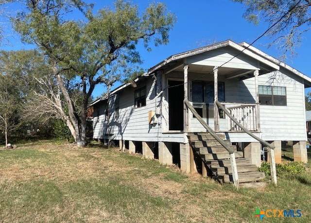 Property at 107 Franklin St, Luling, TX 78648, 4 beds, 2 baths