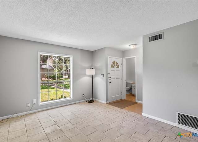 Property at 109 Westwood St, Victoria, TX 77901, 3 beds, 2.5 baths