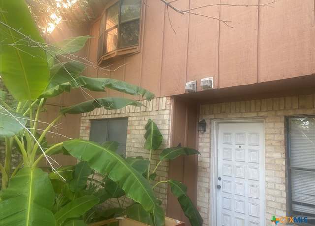 Property at 207 Palmwood Dr #4, Victoria, TX 77901, 2 beds, 2.5 baths