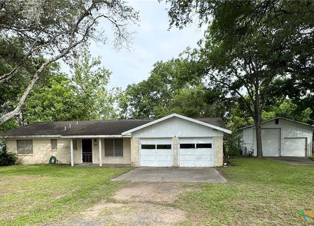 Property at 110 Edinburgh St, Victoria, TX 77904, 3 beds, 2 baths