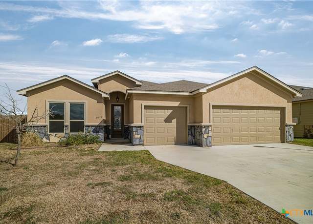 Property at 2010 Seguin Ave, Victoria, TX 77901, 4 beds, 3 baths