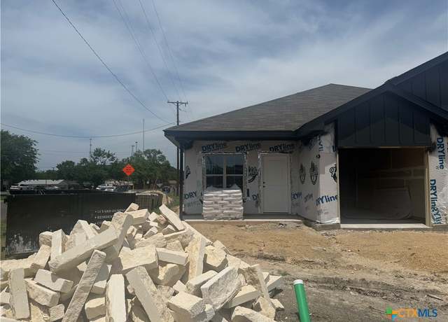 Property at 414 W Avenue C, Copperas Cove, TX 76522, 3 beds, 2 baths