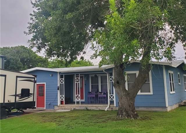 Property at 802 W Washington Ave, Seadrift, TX 77983, 2 beds, 2 baths