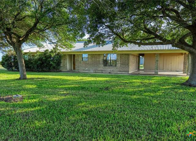 Property at 1170 Johnson Rd, Victoria, TX 77905, 3 beds, 2 baths