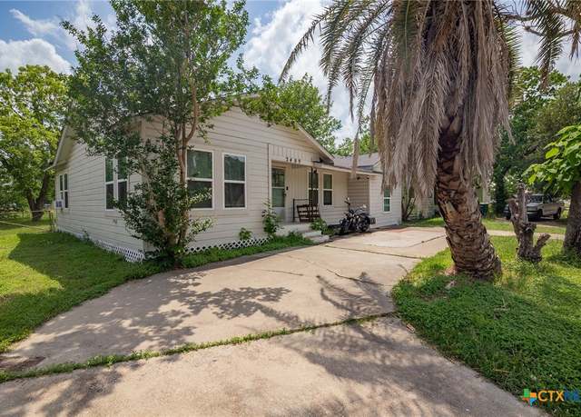 Property at 2409 E Red River St, Victoria, TX 77901, 2 beds, 1 bath