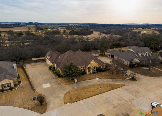 Property at 107 River Ridge Dr, Gatesville, TX 76528, 4 beds, 4 baths