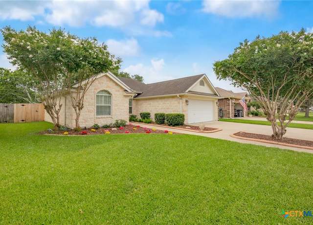 Property at 308 Green Gable Dr, Victoria, TX 77904, 3 beds, 2 baths