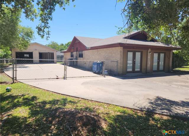 Property at 2206 Jackson St, Port Lavaca, TX 77979, 3 beds, 2 baths