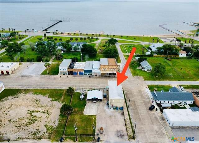Property at 456 Commerce St, Palacios, TX 77465, 6 beds, 5 baths