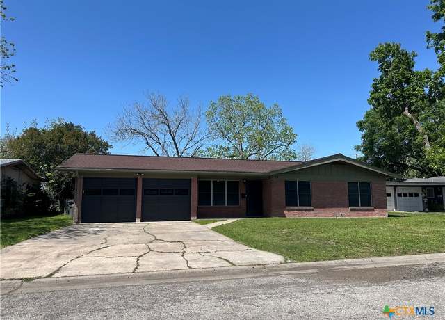 Property at 2106 E Mistletoe Ave, Victoria, TX 77901, 3 beds, 2 baths