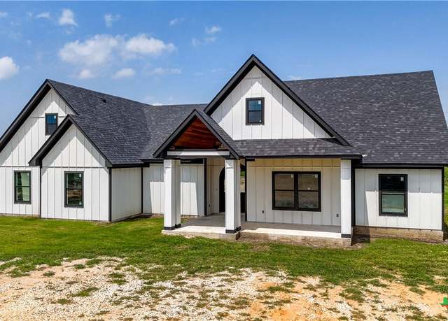 Property at 1110-B Atascosa Country Road 101, Floresville, TX 78114, 4 beds, 2.5 baths