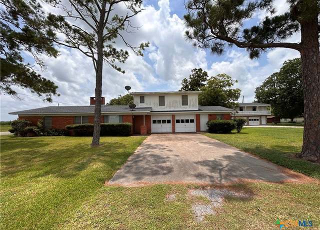 Property at 614 Apollo Dr, Edna, TX 77957, 3 beds, 2.5 baths
