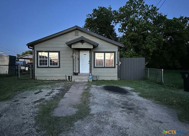 Property at 204 S 8th St, Killeen, TX 76541, 3 beds, 1 bath