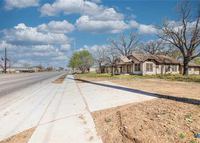 Property at 1602 Water St, Gonzales, TX 78629, 3 beds, 2 baths