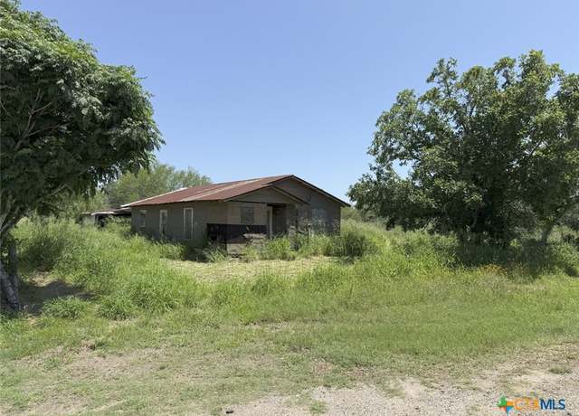 Property at 2170 E Fannin St, Goliad, TX 77963, 3 beds