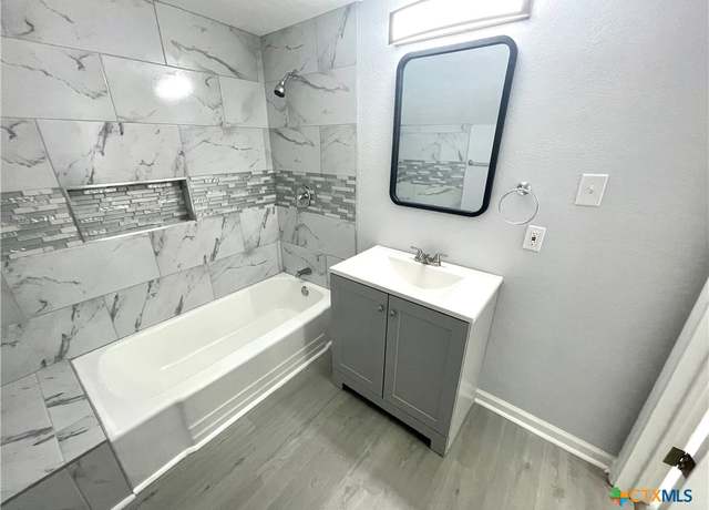 Property at 743 E 13th Ave, Belton, TX 76513, 4 beds, 2 baths