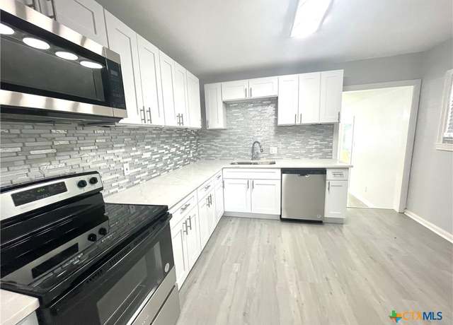 Property at 743 E 13th Ave, Belton, TX 76513, 4 beds, 2 baths