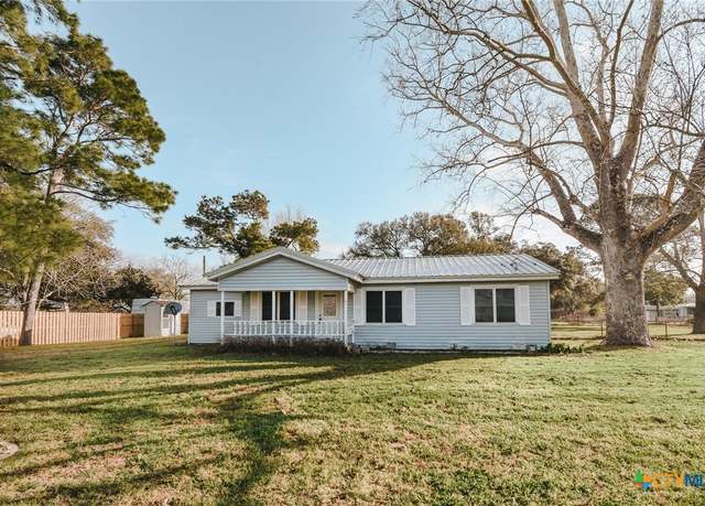 Property at 127 S Mesquite Dr, Victoria, TX 77905, 4 beds, 2 baths
