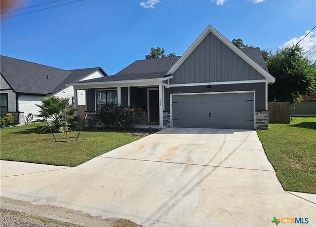 Property at 505 E Convent St, Victoria, TX 77901, 3 beds, 2 baths