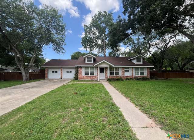 Property at 306 Angus St, Victoria, TX 77904, 3 beds, 2.5 baths