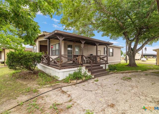 Property at 954 Coletoville Rd, Victoria, TX 77905, 3 beds, 2 baths