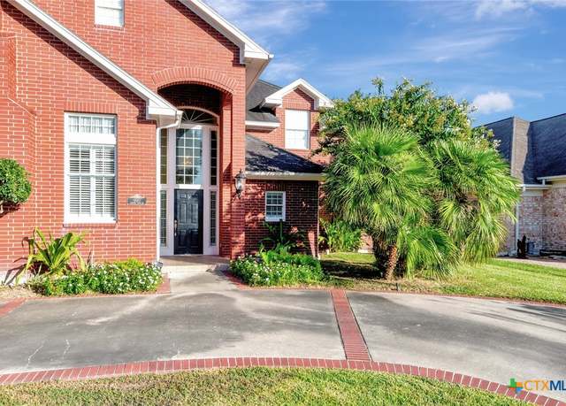 Property at 6011 Country Club Dr, Victoria, TX 77904, 3 beds, 3.5 baths